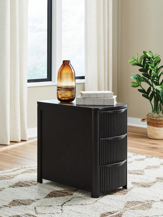 Camdill Chairside End Table - Aras Mattress And Furniture(Las Vegas, NV)